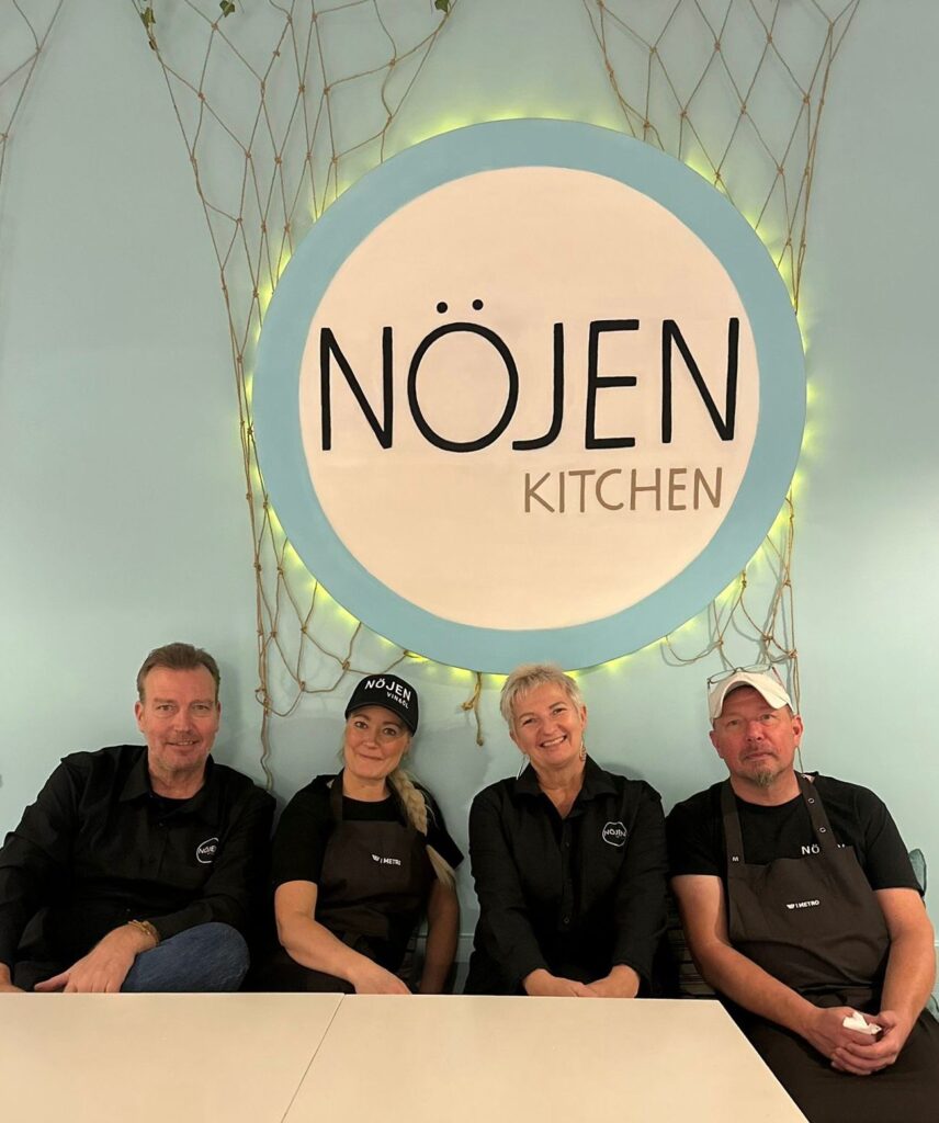 Nöjen Kitchenin perustajat Simo, Annukka, Anne ja Tomi.